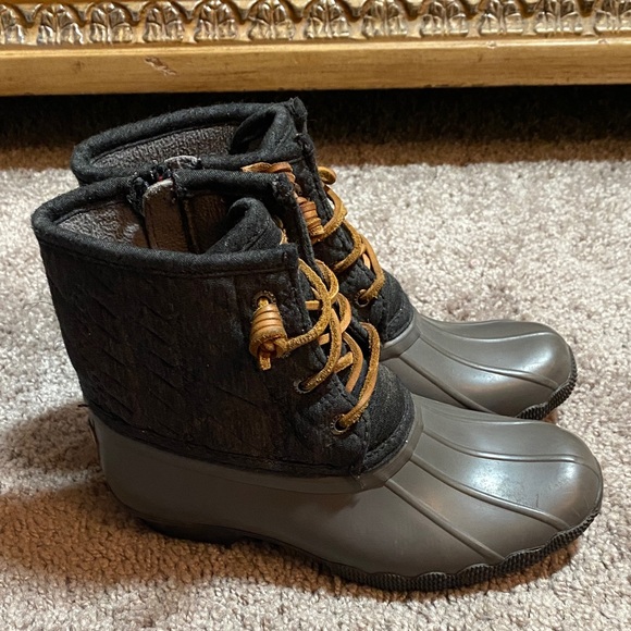 Sperry Kids Charcoal and Grey quilted Waterproof Duck Boots size 1 - Picture 3 of 17